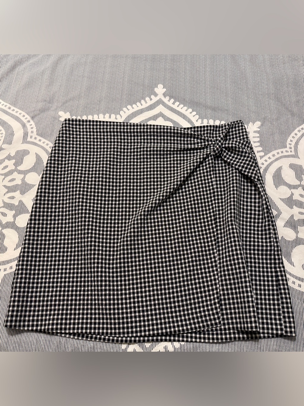 Skies Are Blue Black & White Gingham Knot-Detail Mini Skirt